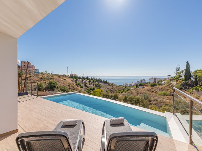 Villa with sea view in Torrox and swimming pool