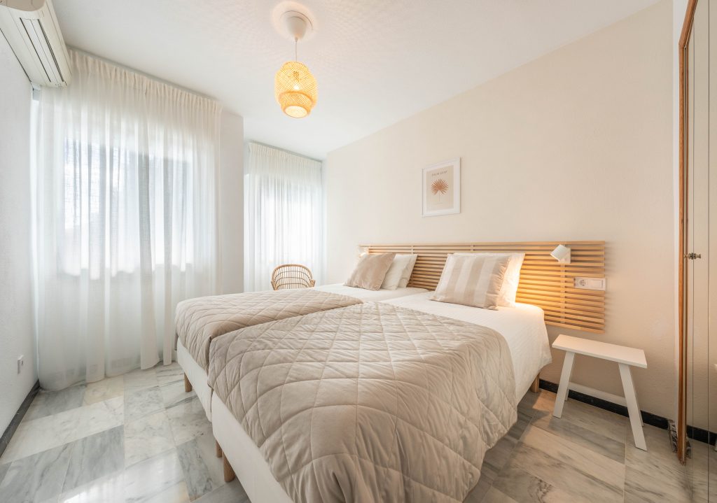 luxurious double bed in accommodation La Cala de Mijas
